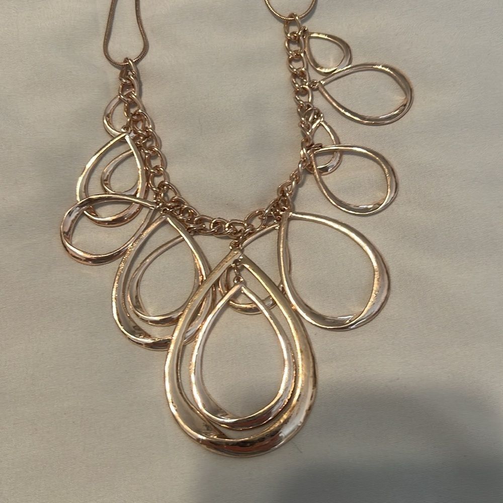 NWT Worthington rose gold colored teardrop loopy necklace - Picture 6 of 8
